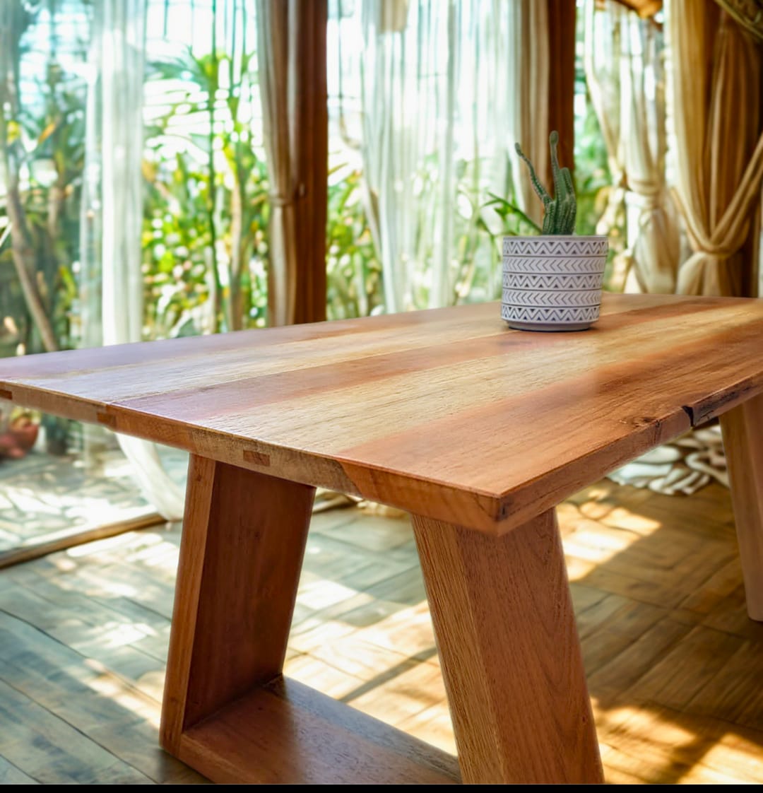 Mesa de café artesanal en madera de pochote